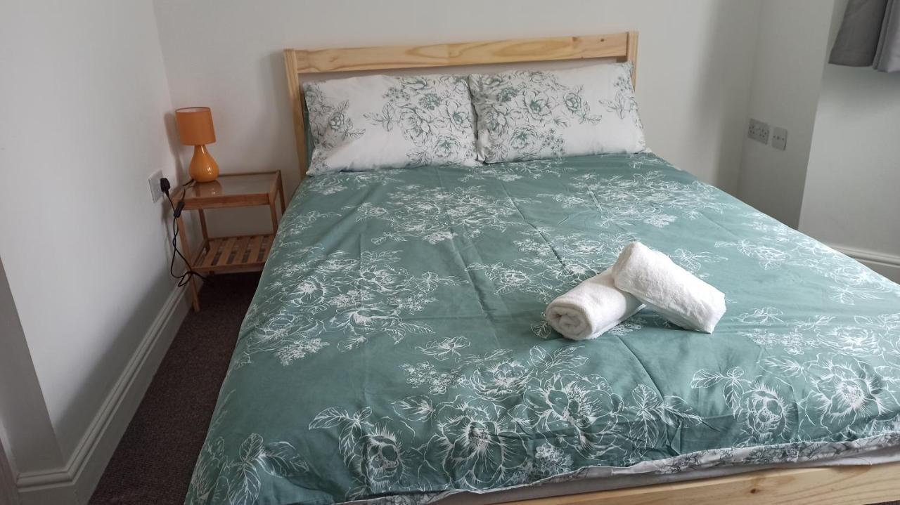 Bright, Chilled Ensuite Db Room In A Shared Flat! London Kültér fotó
