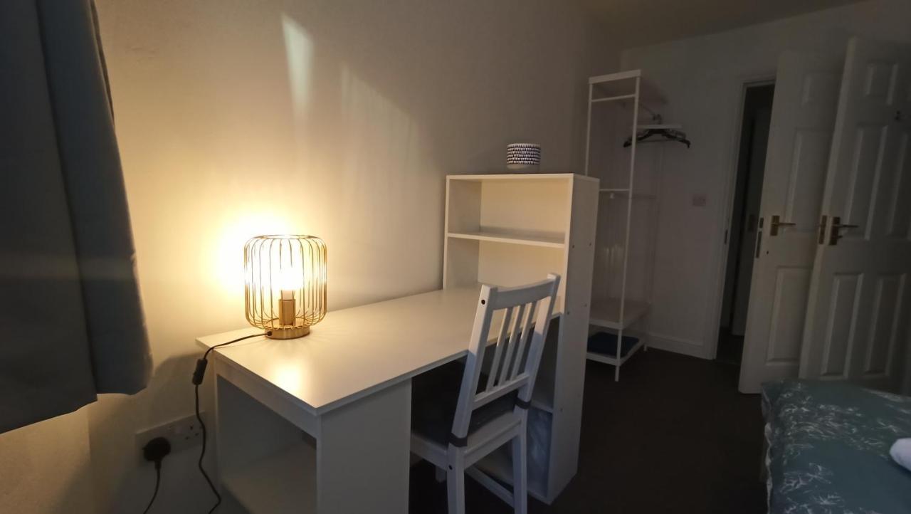 Bright, Chilled Ensuite Db Room In A Shared Flat! London Kültér fotó
