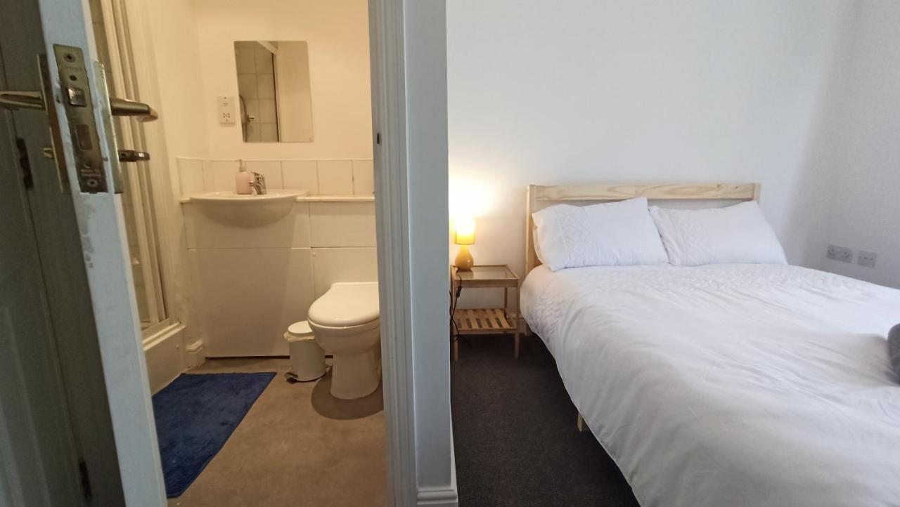 Bright, Chilled Ensuite Db Room In A Shared Flat! London Kültér fotó